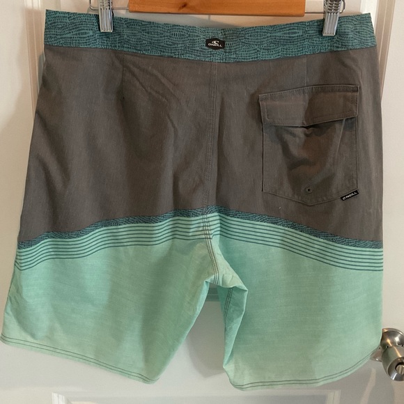 O’Neill Men’s swim trunks - Picture 2 of 3